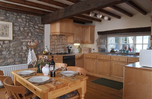 fitted kitchen at Easter Cottage